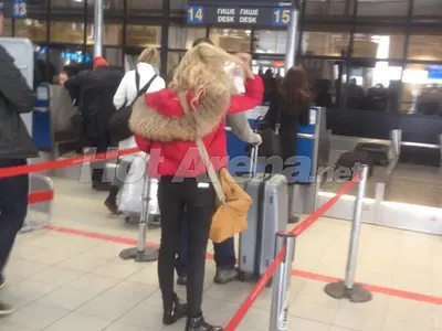 ЕКСКЛУЗИВНО само в HotArena! Бивше гадже на Ники Михайлов замина при него на любовен туризъм! (Папарашки снимки)