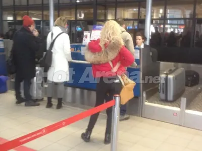 ЕКСКЛУЗИВНО само в HotArena! Бивше гадже на Ники Михайлов замина при него на любовен туризъм! (Папарашки снимки)