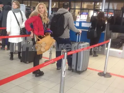 ЕКСКЛУЗИВНО само в HotArena! Бивше гадже на Ники Михайлов замина при него на любовен туризъм! (Папарашки снимки)