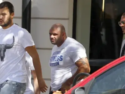 Фики Стораро праща биячи на Бирмата заради побоя! Вижте певеца с насинено око