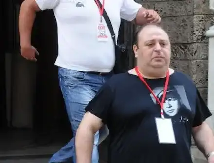 Любо Нейков тръгна с охрана, след като бе обявен за най-заможния бизнесмен (Страх го е от отвличане)
