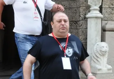 Любо Нейков тръгна с охрана, след като бе обявен за най-заможния бизнесмен (Страх го е от отвличане)
