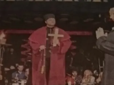 Разхищение! Родни чалга клубове се гаврят с църквата (Попове разнасят кръстове и ръсят със светена вода)