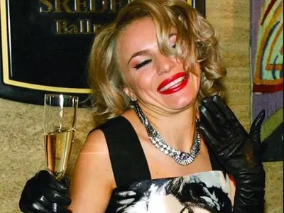 Топ 5 на снимките, от които Алисия се СРАМУВА! (Повечето са от миналото, преди пластиките)