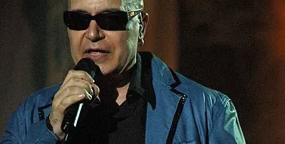 Буквално! Слави си сменя кръвта преди грандиозния концерт (Ето какво представлява процедурата)