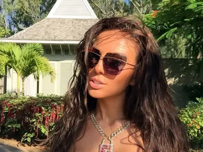 Дубай стана квартал на фолка! Мавриций и Малдивите запазена марка на плеймейтките (Пълна галерия от звезден рай!)