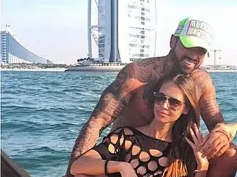 Дубай стана квартал на фолка! Мавриций и Малдивите запазена марка на плеймейтките (Пълна галерия от звезден рай!)