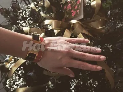 Кой подари този букет и гривна на Алисия? Вижте снимки от подаръците (Интригата се заплита)