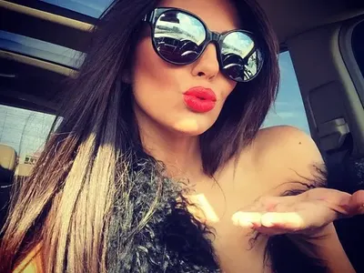 Селфи по български! Фолк певиците се вманиачиха да се снимат! (+Фотоси УЖ без грим)