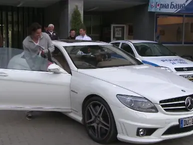 Върхът на тузарията! Благо не облича една дреха два пъти! (+ Вижте манията на футболистите по колите – СНИМКИ)