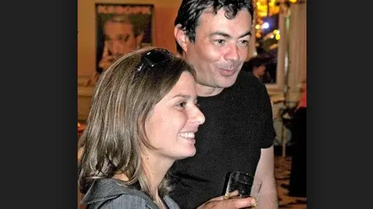 Алекс издържа Ласкин (Претрепва се от работа, за да го храни)