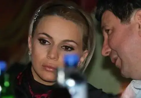 Алисия мълчи за разпада на Ара! Гузна ли е? Била ли е любовница на Касъмов? Вижте в аванс писмото, което ще пусне