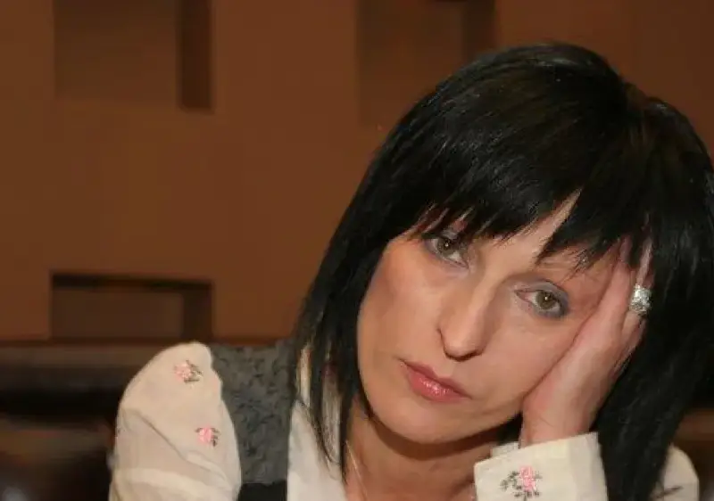 Голямата уста Руслана Попова била клептоманка! Азис – една от жертвите й