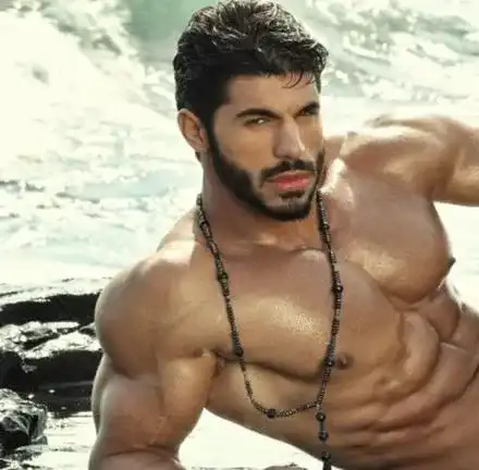 Лъсна Червеното тефтерче на Фики Стораро! Вижте кои колежки е минал женомелачът