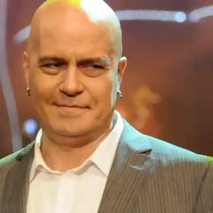 Слави лъже, че е ограбен (Готов е на всякакви ПР трикове преди големия концерт)