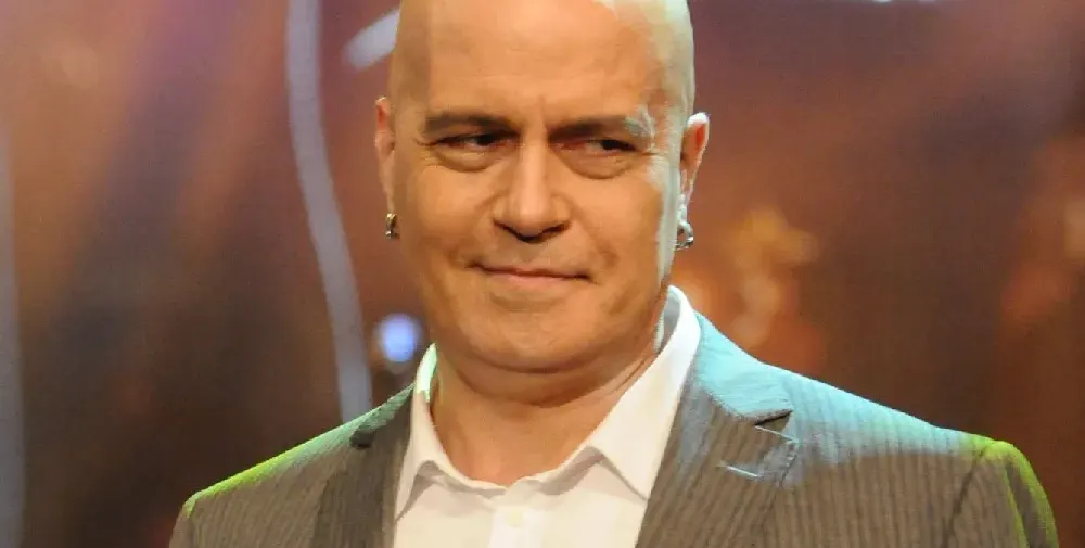 Слави лъже, че е ограбен (Готов е на всякакви ПР трикове преди големия концерт)