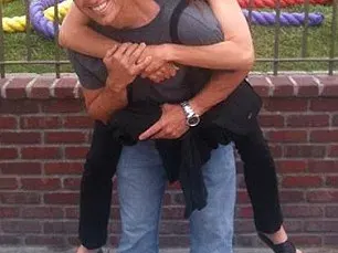 Актриса с драматичен видеоапел: Тежа 18 килограма, ПОМОГНЕТЕ! (Потресаващи снимки в галерията на анорексичката)