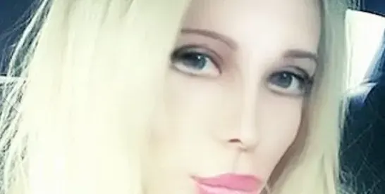 Българската Барби съди баща си! (Лъжел, че не й е дал пари за пластичните й операции)