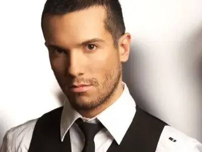 Крум дължи 130 бона! (Запорираха сметките на певеца и описаха имуществото му)