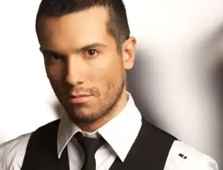 Крум дължи 130 бона! (Запорираха сметките на певеца и описаха имуществото му)