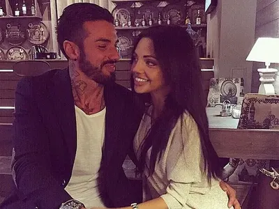 СВАТБАТА на Благо и Есмер – пир на силикона! Танцьорката се помпа до пръсване за празника (Подробности)