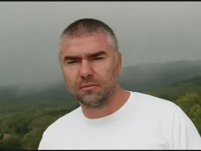 Палавник! Марешки живее с 2 жени (+Олигархът се закани: Искат да ми вземат бизнеса, ама няма да стане!)