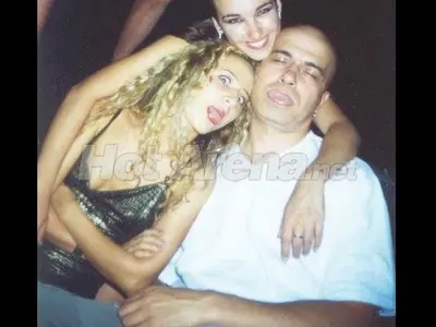 Ексклузивно в HotArena! Ето я най -интимната снимка на Слави и Алекс Раева! Личи си колко много го е обичала!