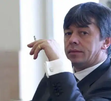 Гъзария! Румен Вълка продава коли за 15 милиона