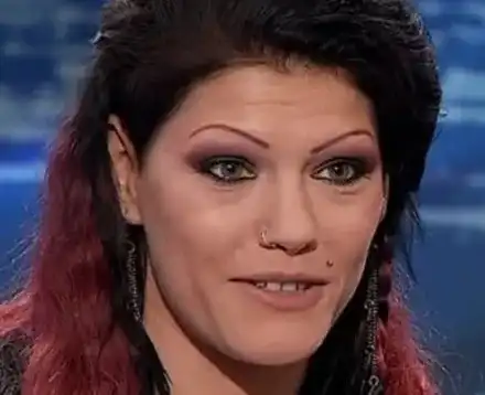 Жана Бергендорф се снабдява със забранени субстанции от Лъвов мост (Спря да разчита на Леон, купува си ги сама)