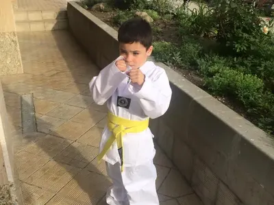 Жени заряза сина си да обикаля с Кела! Остави го цяло лято при Тачо! Вижте как Манов се грижи за детето – СНИМКИ