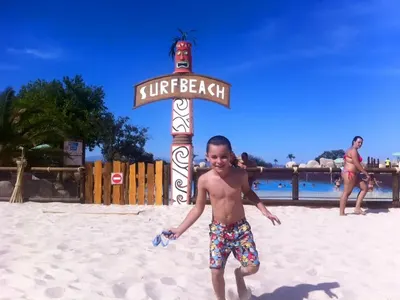 Жени заряза сина си да обикаля с Кела! Остави го цяло лято при Тачо! Вижте как Манов се грижи за детето – СНИМКИ