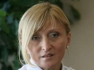 ТВ шефката Севда Шиш. коли и беси (Държи се с подчинените си като със слуги)