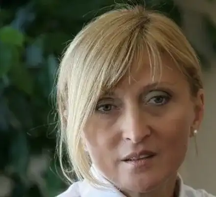 ТВ шефката Севда Шиш. коли и беси (Държи се с подчинените си като със слуги)