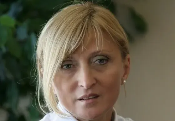 ТВ шефката Севда Шиш. коли и беси (Държи се с подчинените си като със слуги)