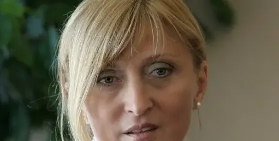 ТВ шефката Севда Шиш. коли и беси (Държи се с подчинените си като със слуги)