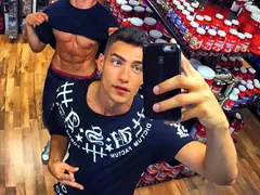 18-годишното лъвче на Мария Илиева се прави на мъж (Фото)