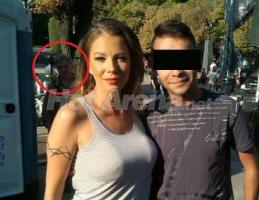 Емилия отърка зърна у фен, забрави си сутиена! Шашка баба очевидка! (ФОТО)