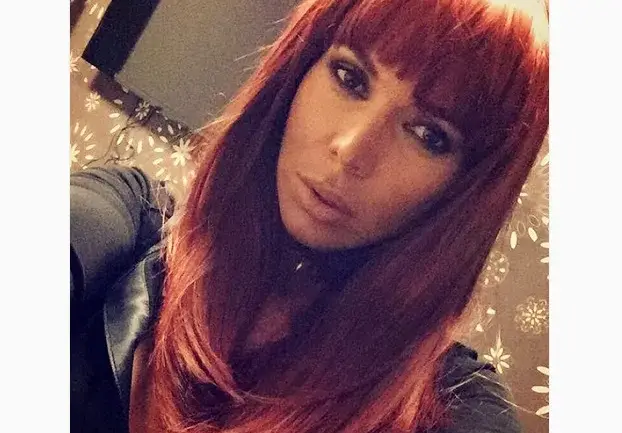 Алисия: Аз съм огън жена! Пламъци обхванали косата и душата й + защо се харесва в червено