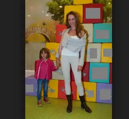 Безразсъдно! Детето на Радост Драганова чете в пресата за компроматните войни на мама и тати (Ето какво сподели водещата)