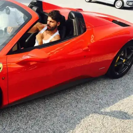 Бомба в HotArena! Фики иска ръката на Преслава! Сватбеният подарък е Ferrari!