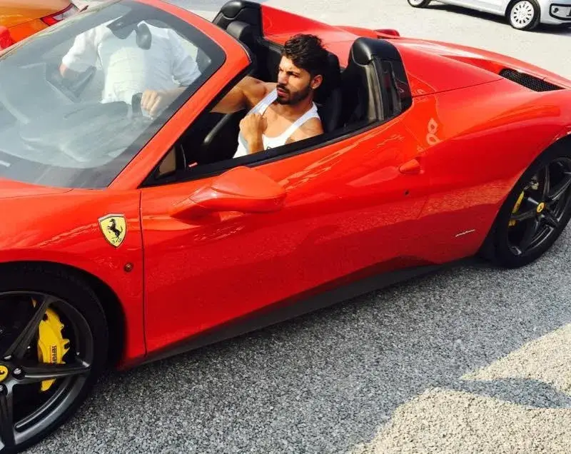 Бомба в HotArena! Фики иска ръката на Преслава! Сватбеният подарък е Ferrari!