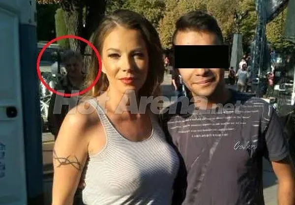 Емилия отърка зърна у фен, забрави си сутиена! Шашка баба очевидка! (ФОТО)