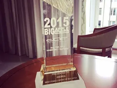 Колежките на Андреа позеленяха! Блондинката бе призната за Най-добрата българска изпълнителка на международен форум! (Най-голямата звезда на изтока й предложи дует)