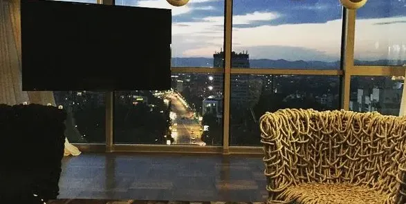 ЛУКС НА МАКС! Ники Михайлов се фука с дом за половин милион! Има отделна стая за фетиши (Подробности + СНИМКИ)