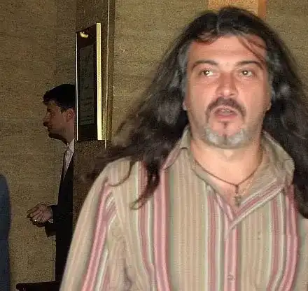 Маги Халваджиян: Чалгата погубва България! (Продуцентът обаче го раздава лицемер, май забрави как проби като снимаше клипове от лекия жанр)