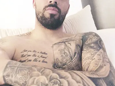 Ники Михайлов качи 12 кила ( Нагъва шишчета с хамсия от сутринта)