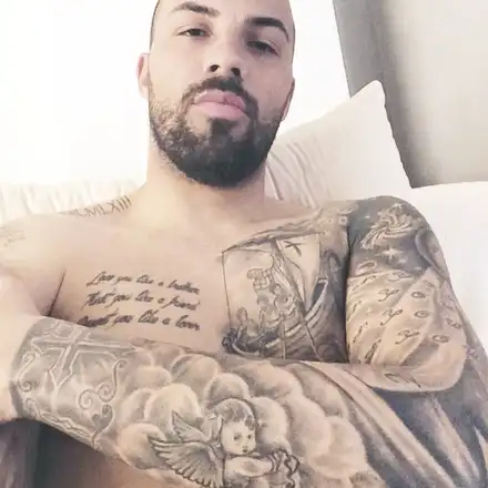 Ники Михайлов качи 12 кила ( Нагъва шишчета с хамсия от сутринта)