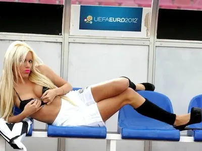 Сръбска тигрица № 1 изкушава Божинов! (Вижте коя е и с кой друг български футболист е спала+СНИМКИ)