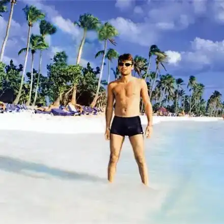 Таки става ШЕЙХ! Притежава къщи на Палмата в Дубай