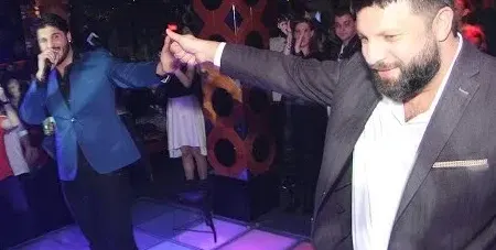 Тони Стораро ступан от люлинския бабаит, задето свалял жена му! (Заплашват, че и Фики ще го отнесе, движи вече само с охрана)